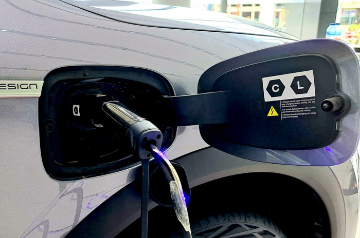 revolusi mobil listrik indonesia