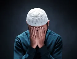 Mengapa Kita Menangis Saat Ibadah? Studi Psikospiritual