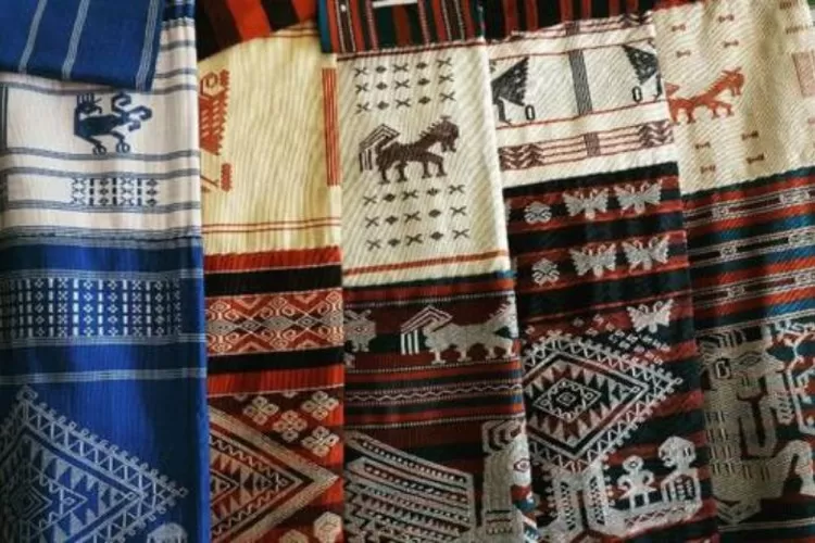 Motif Kain Tradisional yang Sarat Makna Politik
