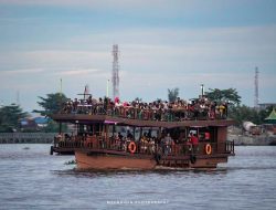 Ngopi di Perahu: Kafe Apung Pertama di Sungai Mahakam