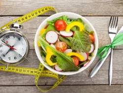 Waktu Makan vs Jenis Makanan: Mana yang Lebih Penting untuk Kesehatan?