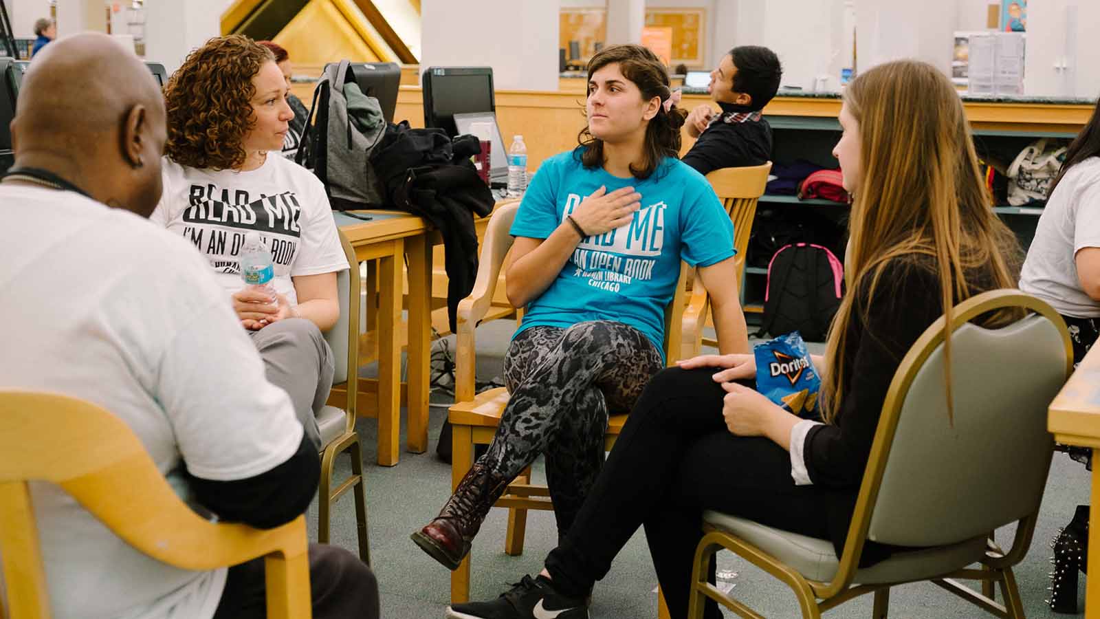 hidup lewat cerita orang lain