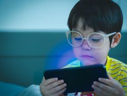 Gadget & Kesehatan Mata: Cara Baru Menjaga Retina di Era Digital