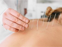 Praktek Pengobatan Tradisional vs Modern: Mana yang Efektif dalam Kondisi Tertentu