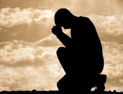 Doa Pagi vs Doa Malam: Dua Energi, Dua Permohonan