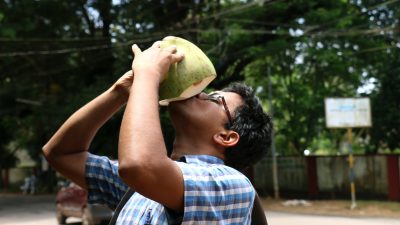 Minum Tanpa Sedotan: Perubahan Kecil untuk Lautan yang Lebih Bersih