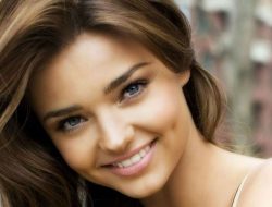 Senyum Sebagai Antidepresan Alami untuk Kehidupan Bahagia